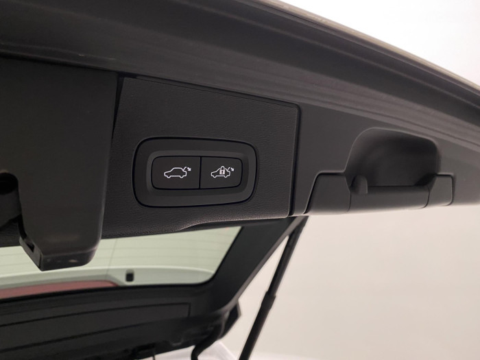 Volvo XC60 B4 AWD INSCRIPTION REZERVACE