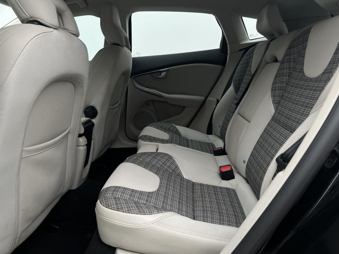 Volvo V40 D3 MOMENTUM CZ 2.0 d Momentum