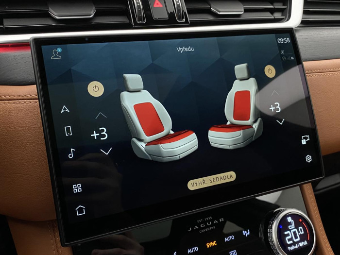 Jaguar F-Pace D200 R-DYNAMIC REZERVACE 2.0 d Dynamic