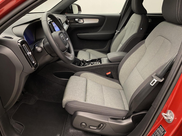 Volvo XC40 B3 DARK PLUS REZERVACE