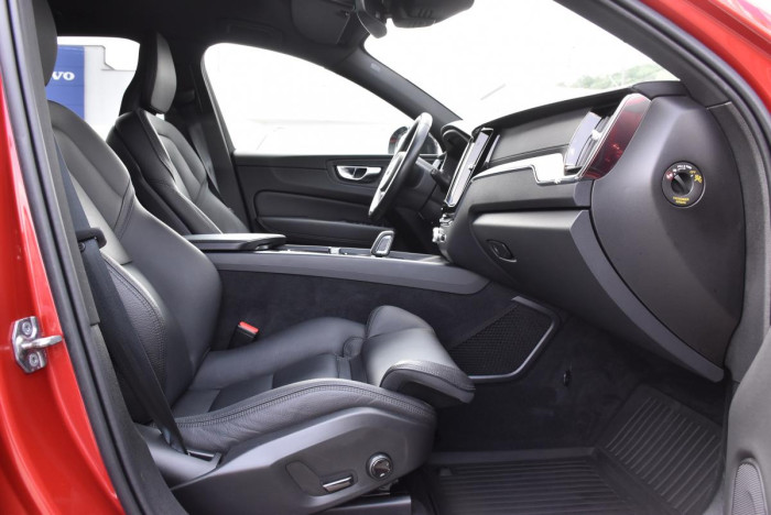 Volvo XC60 B5 AWD R-Design AUT 1.maj.