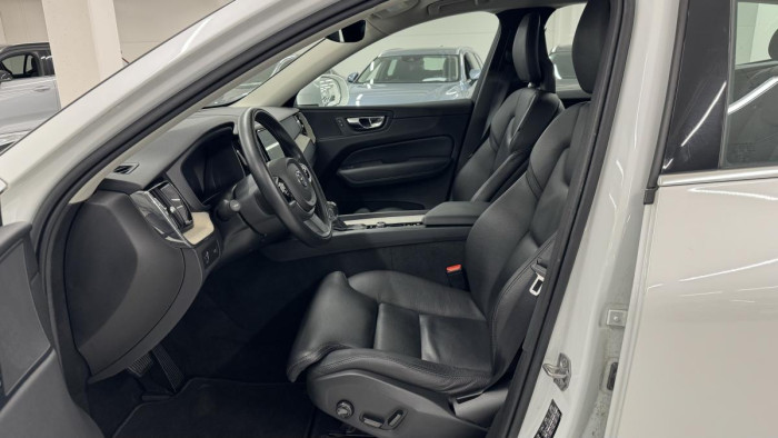 Volvo XC60 T5 AWD INSCRIPTION REZERVACE