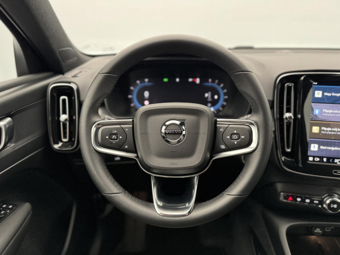 Volvo XC40 B4 PLUS DARK AUT 1. maj