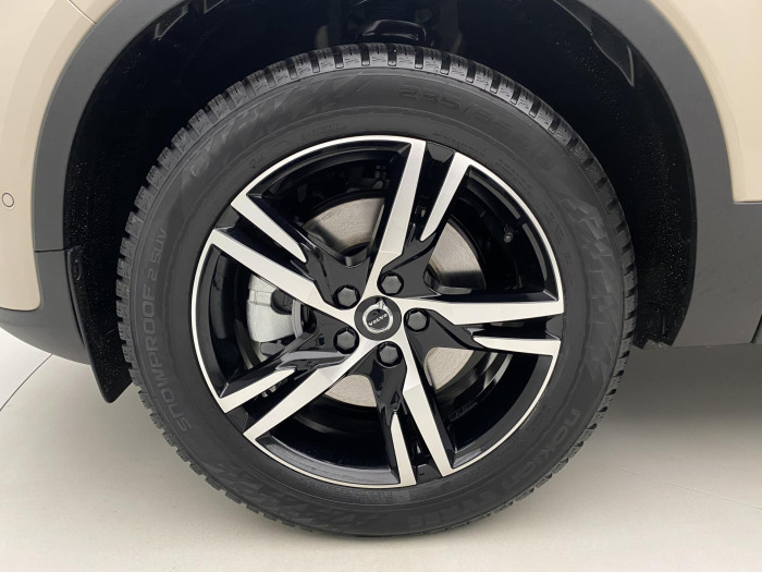 Volvo XC40 B3 AUT DARK PLUS