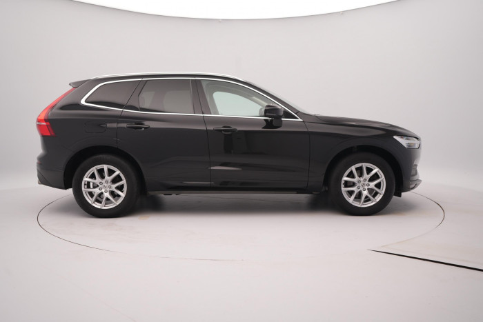 Volvo XC60 D4 MOMENTUM CZ REZERVACE 2.0 d Momentum