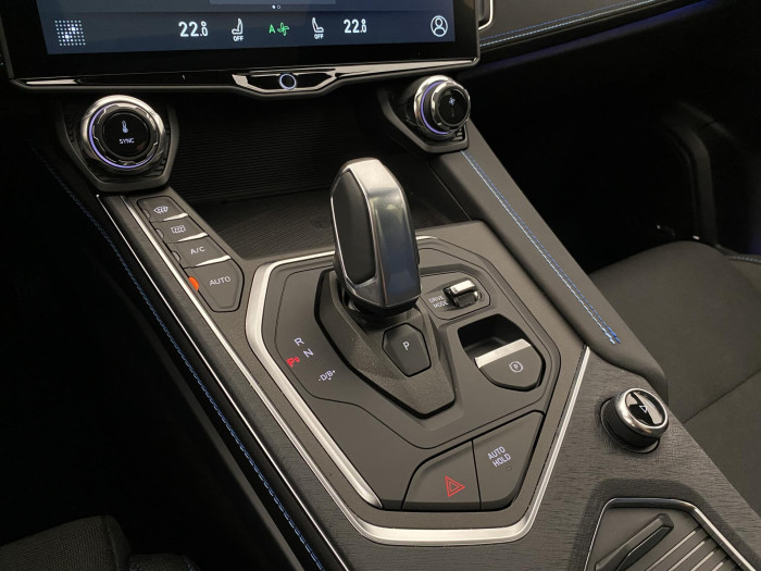 Lynk & Co 01 PHEV DCT AUT 1.maj