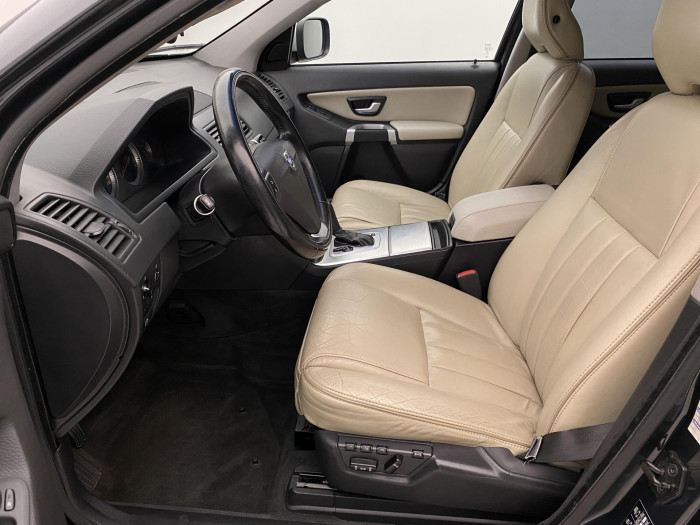 Volvo XC90 2.4 D5 AWD SUMMUM AUT 7 míst 2.4 d Summum