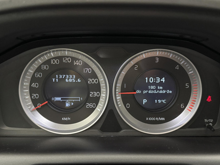 Volvo XC60 D5 AWD MOMENTUM AUT CZ 2.4 d Momentum