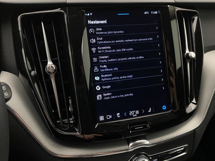 Volvo XC60 B4 AWD PLUS DARK AUT REZERVACE