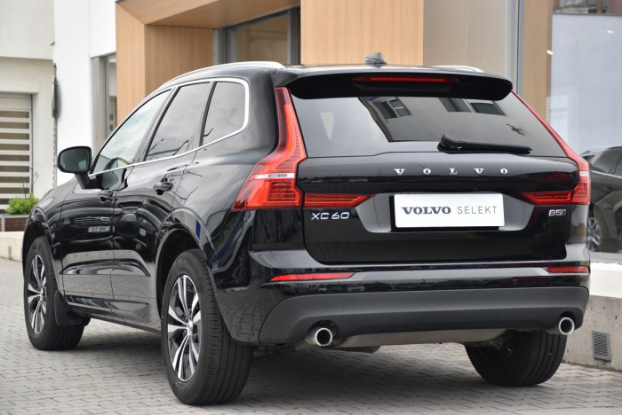 Volvo XC60 B5 AWD MOMENTUM AUT REZERVACE 2.0 Momentum