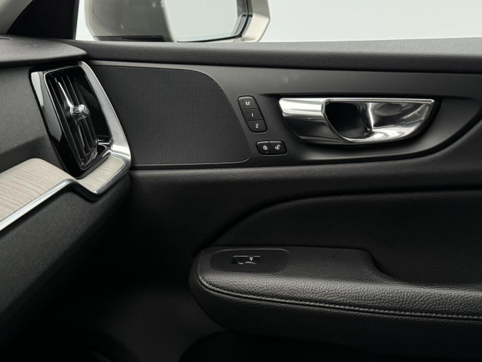 Volvo V60 CC B5 AWD PRO AUT CZ 2.0 CC CC