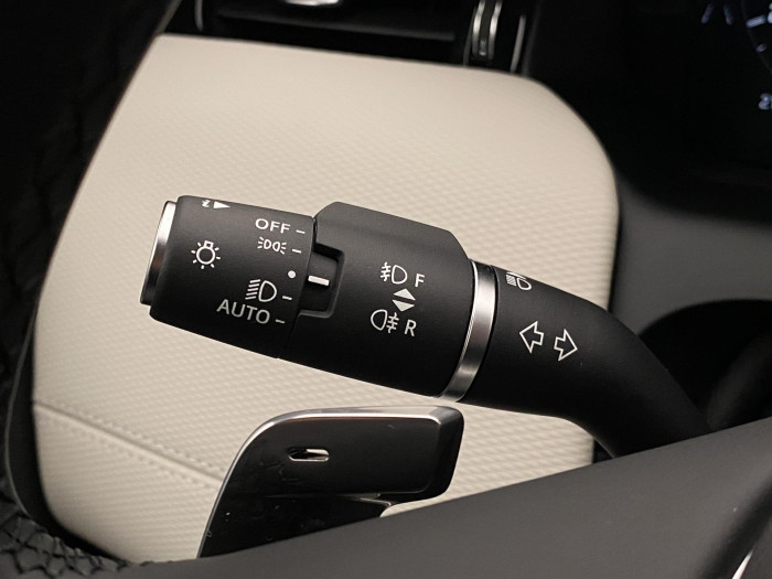 Land Rover Discovery Sport D200 DYNAMIC SE AWD REZERVACE 2.0 d Dynamic SE