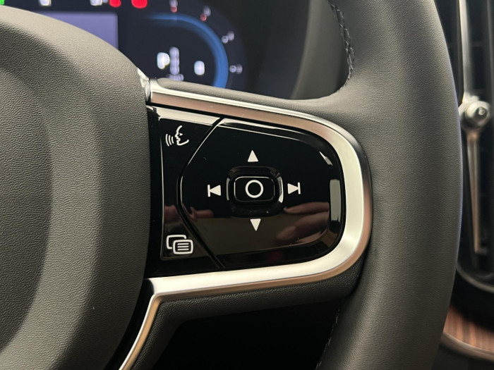 Volvo XC60 B4 AWD PLUS DARK AUT CZ