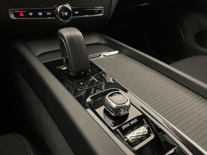 Volvo V60 B4 MOMENTUM AUT REZERVACE 2.0 Momentum
