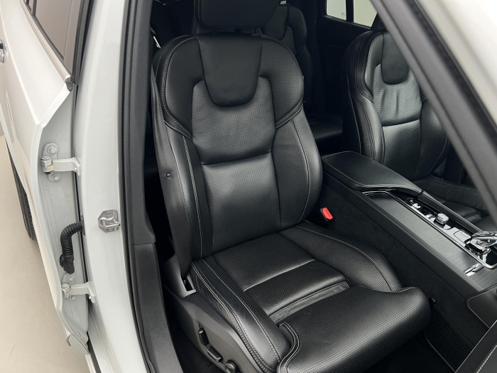 Volvo XC90 B5 AWD R-DESIGN 7MÍSTNÁ AUT