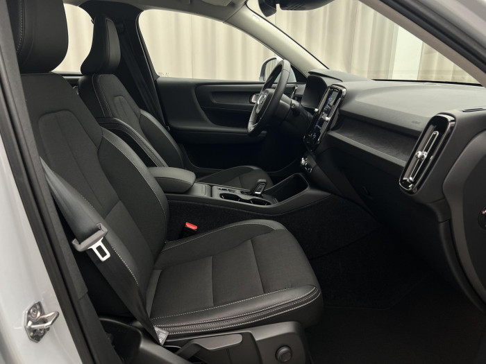 Volvo XC40 D4 AWD MOMENTUM PRO AUT CZ 2.0 d Momentum