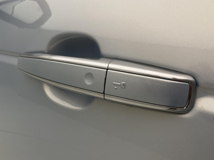 Land Rover Range Rover HYBRID AUTOBIOGRAPHY REZERVACE