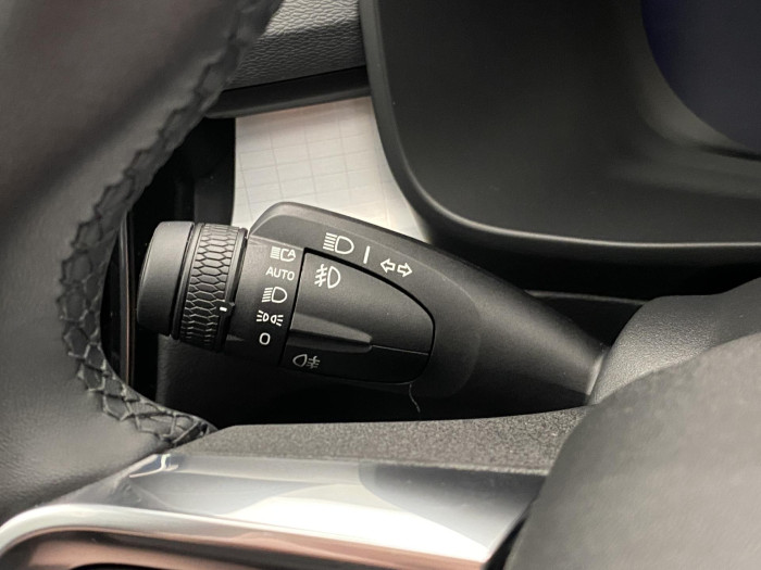 Volvo XC40 B3 DARK PLUS AUT CZ