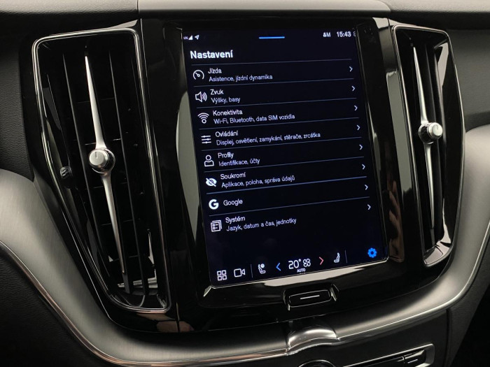 Volvo XC60 B4 MOMENTUM AUT REZERVACE 2.0 Momentum