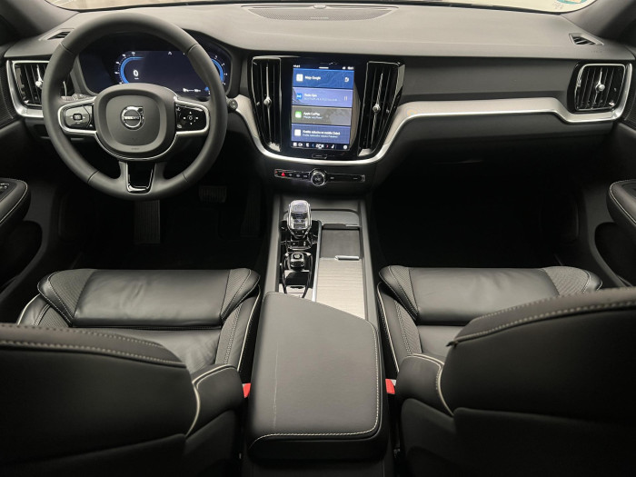 Volvo V60 CC B4 AWD PLUS AUT 1.maj.