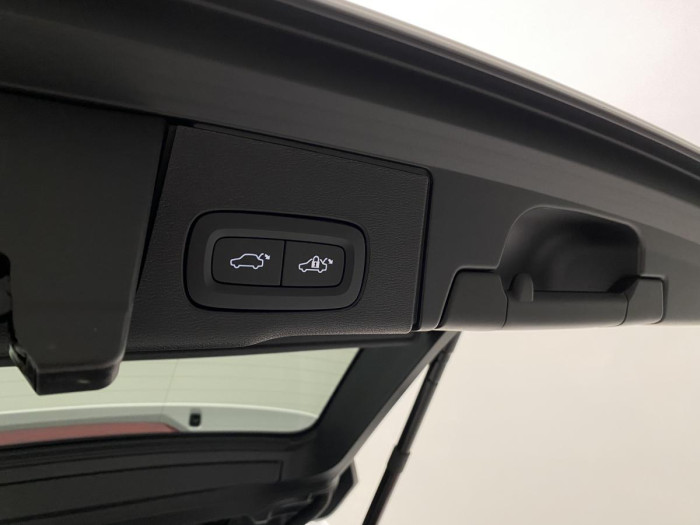 Volvo XC60 B5 AWD PLUS DARK CZ REZERVACE