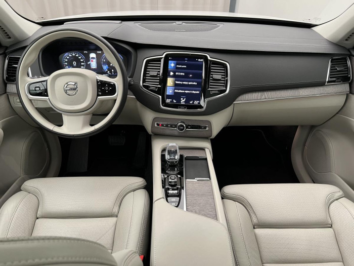 Volvo XC90 B6 AWD INSCRIPTION 7MÍSTNÁ AUT