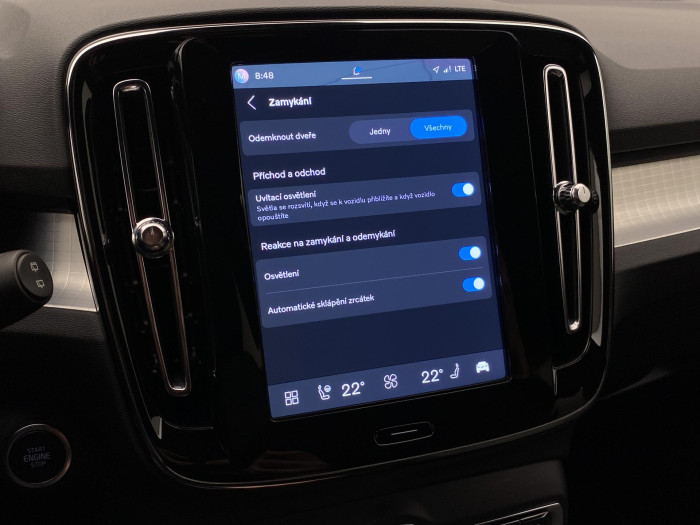 Volvo XC40 B3 DARK PLUS AUT CZ