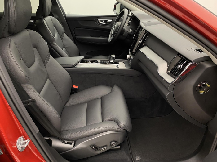 Volvo XC60 B5 AWD DARK PLUS REZERVACE