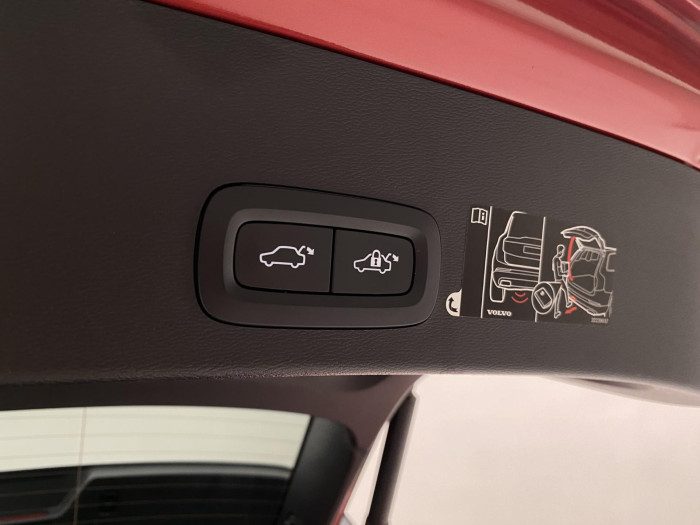 Volvo XC40 T4 AWD R-DESIGN AUT