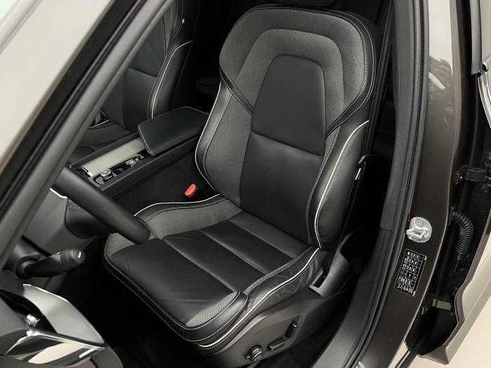 Volvo XC60 B5 AWD R-DESIGN AUT