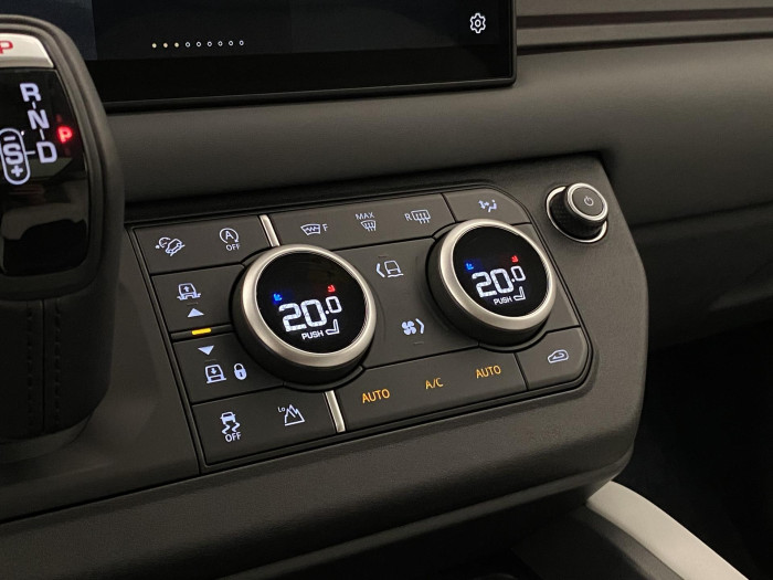 Land Rover Defender 110 D300 X-D HSE REZERVACE 3.0 d d