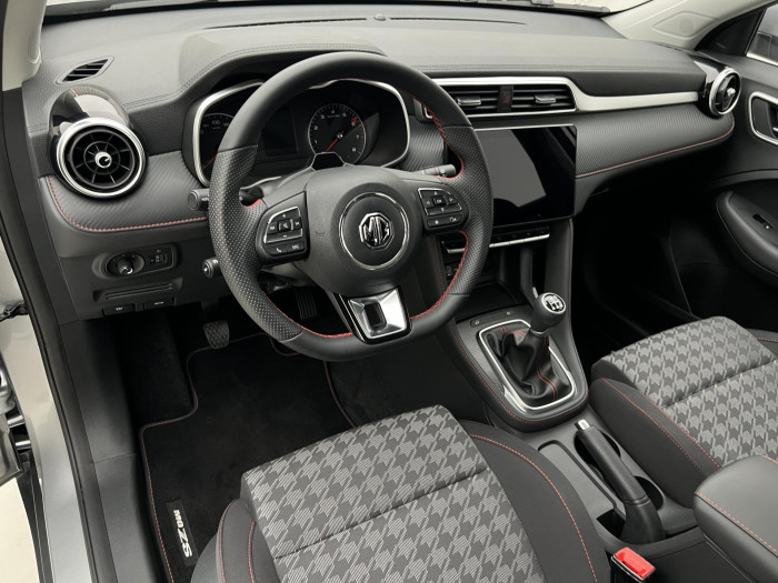 MG ZS 1.5 ESSENTIAL PLUS CZ 1.maj.