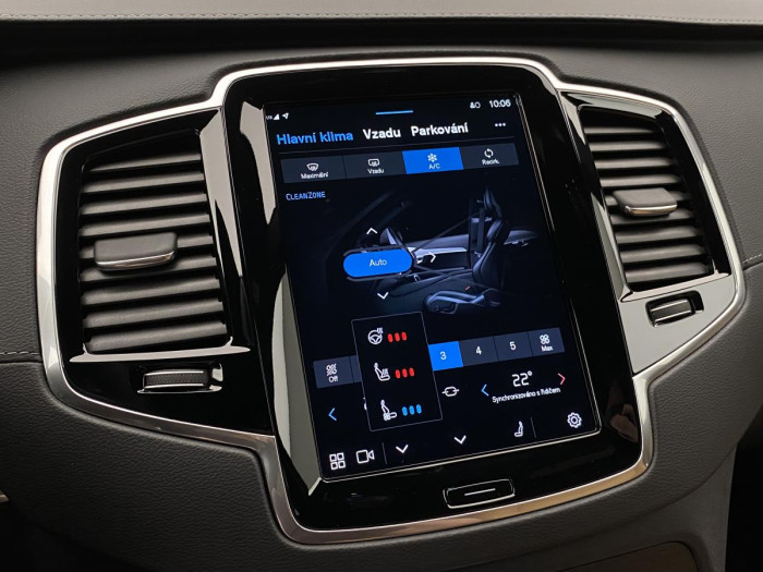 Volvo XC90 T8 AWD ULTIMATE DARK REZERVACE