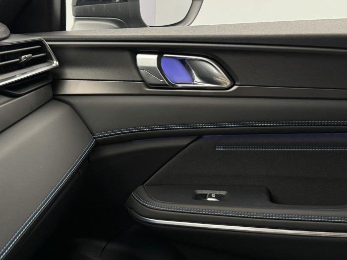 Lynk & Co 01 PHEV DCT AUT 1.maj