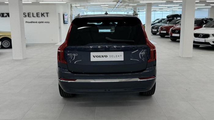 Volvo XC90 B5 AWD PLUS BRIGHT REZERVACE