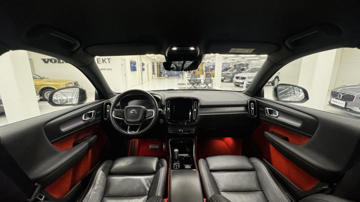 Volvo XC40 T4 AWD R-DESIGN REZERVACE