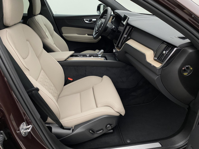 Volvo XC60 B5 AWD AUT DARK PLUS