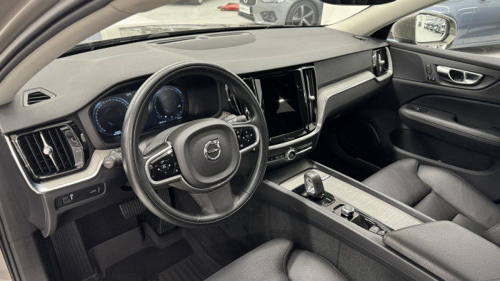 Volvo V60 CROSS COUNTRY B4 REZERVACE