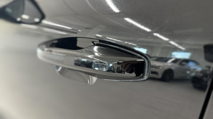 Volvo XC40 T4 AWD MOMENTUM AUT REZERVACE 2.0 Momentum