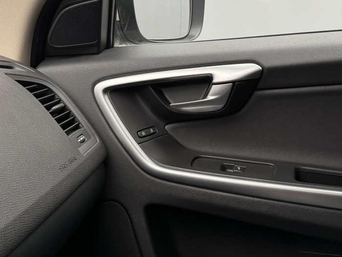 Volvo XC60 3.2 AWD MOMENTUM CZ 3.2 Momentum