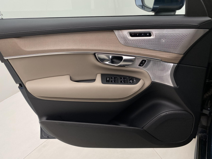 Volvo XC90 T8 AWD RECHARGE BRIGHT ULTRA 7