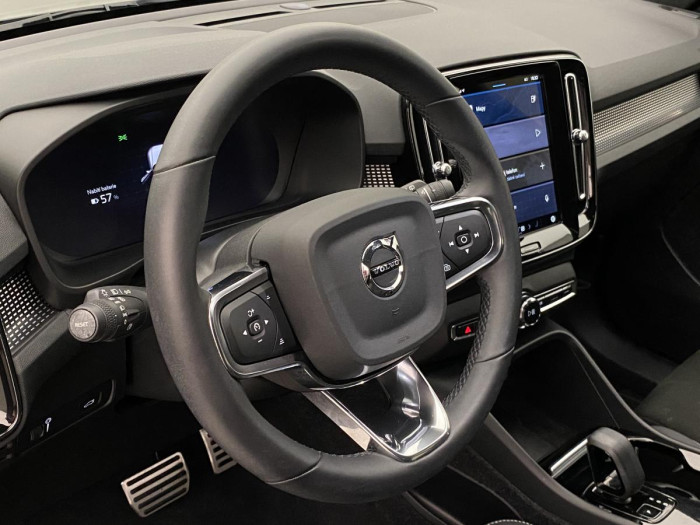Volvo XC40 P6 RECHARGE ČR 69kWh REZERVACE