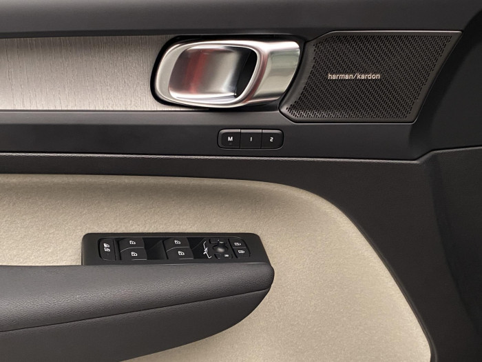 Volvo XC40 B4 DARK PLUS REZERVACE