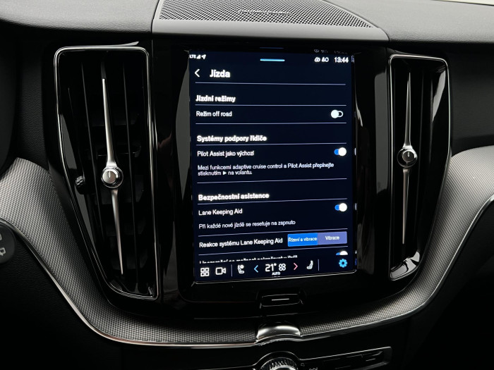 Volvo XC60 B4 AWD PLUS DARK AUT 1.maj.