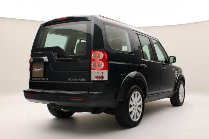 Land Rover Discovery 3.0 AWD SDV6 HSE REZERVACE
