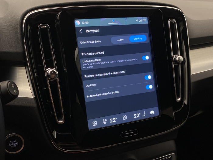 Volvo XC40 B3 DARK PLUS AUT CZ