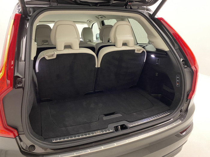 Volvo XC90 T8 AWD RECHARGE DARK REZERVACE