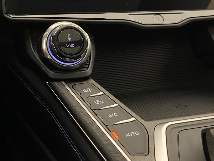 Lynk & Co 01 PHEV DCT AUT 1.maj. REZERVACE