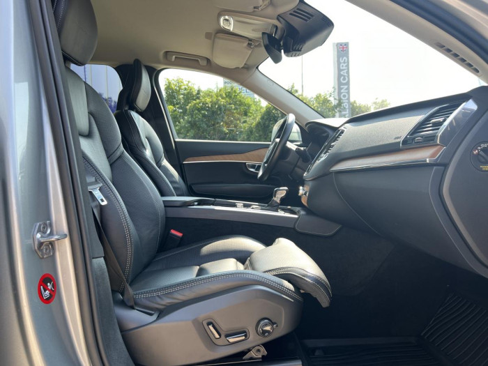 Volvo XC90 D5 AWD INSCRIPTION 7MÍSTNÁ Aut 2.0 d