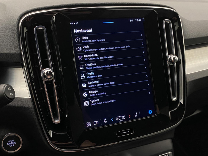 Volvo XC40 B3 DARK PLUS AUT CZ